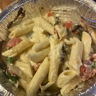 Got the wrong pasta...pasta primavera...no chicken, beacon.