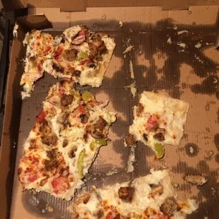 Look at how what was left of the pizza was sliced?????WTF?