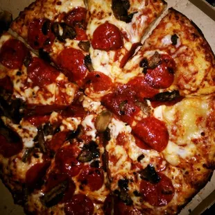 Pan pizza with mushroom &amp; pepperoni