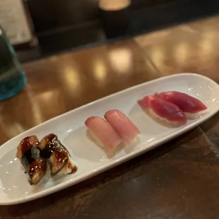 nigiri (unagi, hamachi, maguro)