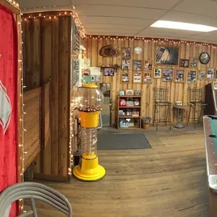 No franchise decor...a half dozen tables out of view