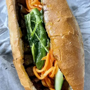 Banh mi bo nuong (grilled beef)