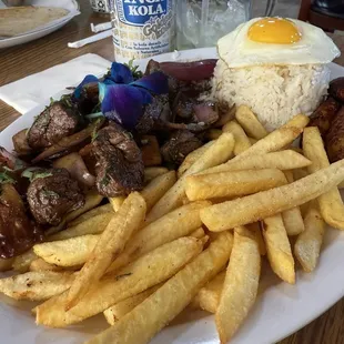 Lomo saltado a lo pobre, cooked to perfection