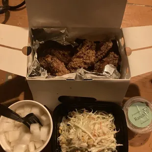 food, chicken wings and fried chicken