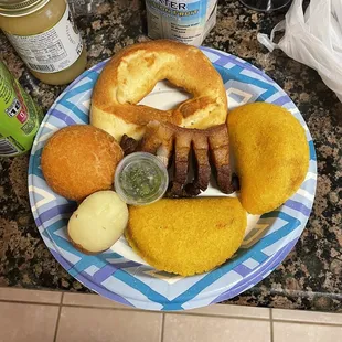 Pan de queso, Empanadas, Buñuelo, Chicharron