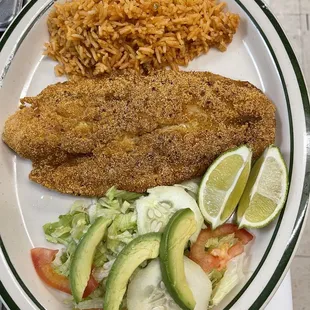 Filete Arroz y ensalada y limón