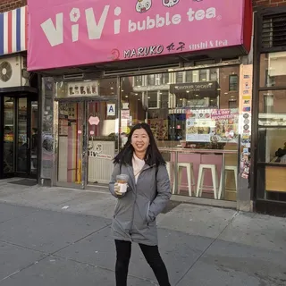 Vivi T.