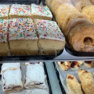 donuts, food, dough desserts