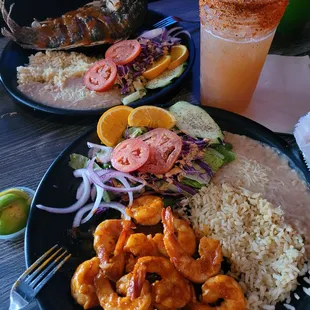 Camarones  Ala diabla Mojarra Frita Arroz y frijoles