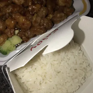 White rice &amp; general tso chicken
