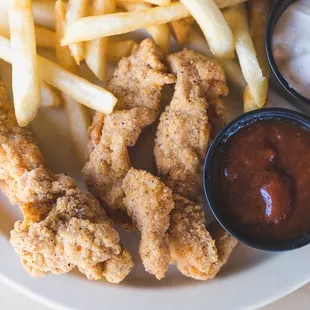 chicken nuggies and fries