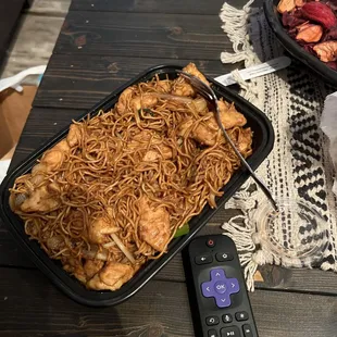 Chicken Lo Mein - Large