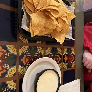 Chips and queso (small)