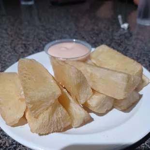 sliced pineapples on a plate