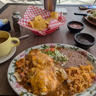 Coffee, Jamaíca, chilaquiles rojas, and a huarache de carné asada!