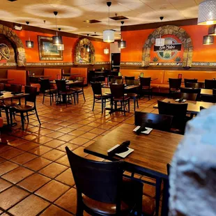 Dec 2022: The back room. That's a faux stone wall in the pic