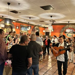 Mariachi &amp; Large Party