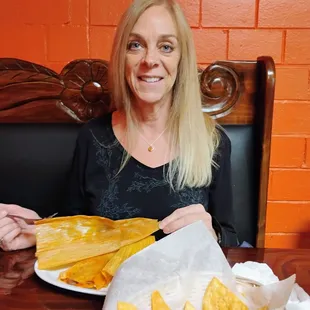 Annette ordered 2 tamales.