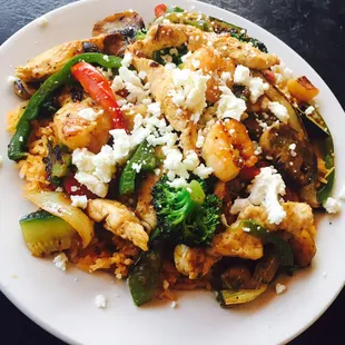 TRES COMPAS: Grilled Shrimp, Scallops and Chicken with zucchini, broccoli, red pepper. Over a bed of rice topped with queso fresco.