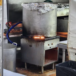 That&apos;s a huge pot. Grub here is awesome