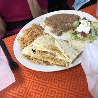 Pollo Quesadilla