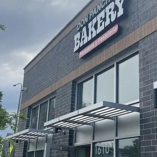 Nice bakery. Portion size quite large for pastries.