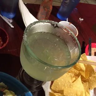 a margarita and chips