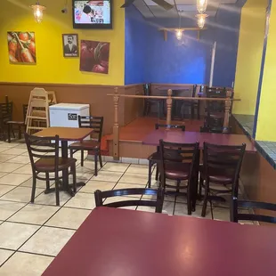 Ample space for dine in.