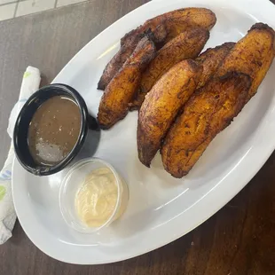 Plantains with bean sauce and cream cheese