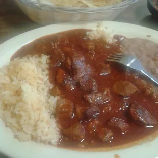 Guisado de puerco con chili rojo. (Pork stew with red sauce)