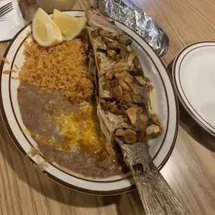 Al Mojo de Ajo Fried fish with garlic