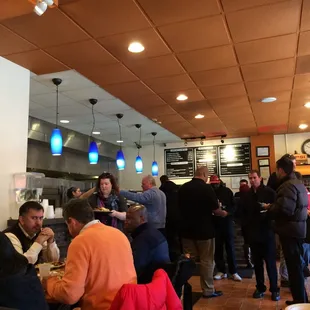 Lunch rush on a Wednesday at Don pollo. 1pm now