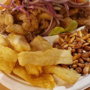 Jalea con Mariscos (Fried Seafood and Fried Yucca)