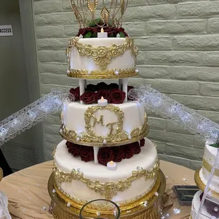 Maturo &amp; Falanika Sagotes Wedding cake