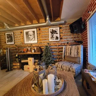 Sitting/waiting area