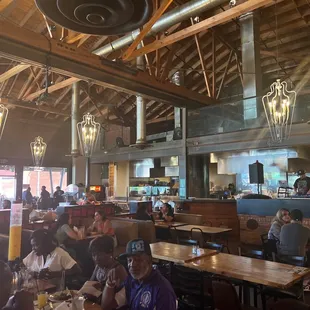 a large group of people eating