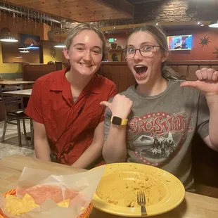 Best waiter/hostess very good food. Bussin Bussin