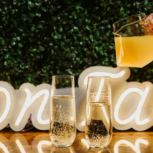 Weekend: Bottomless mimosas