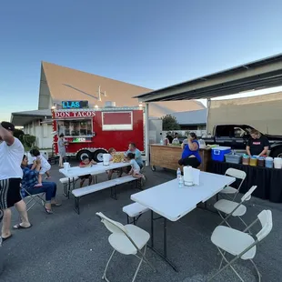 What a great location, easy parking, three large tables with ample seating