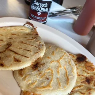 Pupusas De Queso Con Frijol