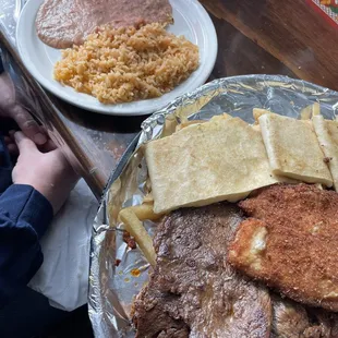 Molcajete, Carne, Pollo, Chorizo