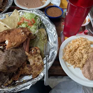 Molcajete, Carne, Pollo, Chorizo
