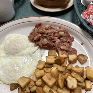 Corned beef hash eggs and home fries with Texas toast