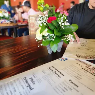 Cute and inviting table center pieces