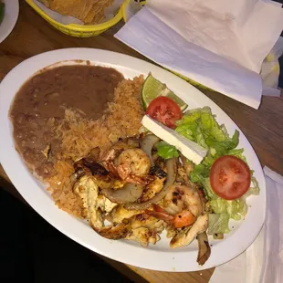 Carne con camarones