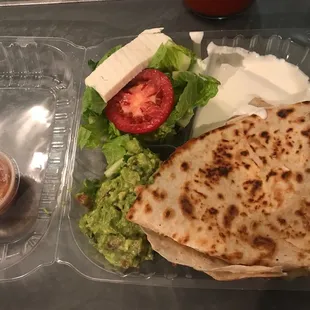 Cheese quesadilla (quesadilla de harina) + guac