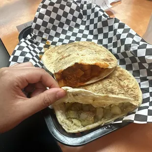 Green and red carne desenreda gorditas