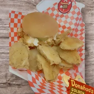 Donahoos sandwich with mojos