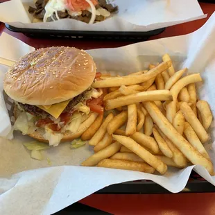 Cheeseburger with fries