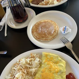 Spanish omelette with hash brown, big boy platter and a side of hot cakes!